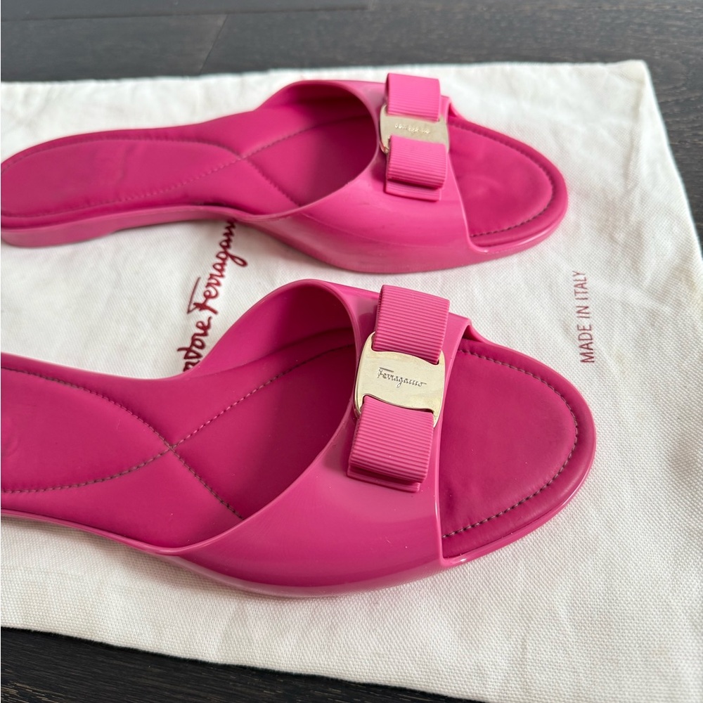 Salvatore Ferragamo Cirella Jelly Slide Sandals With Vara Bow - Picture 6 of 6